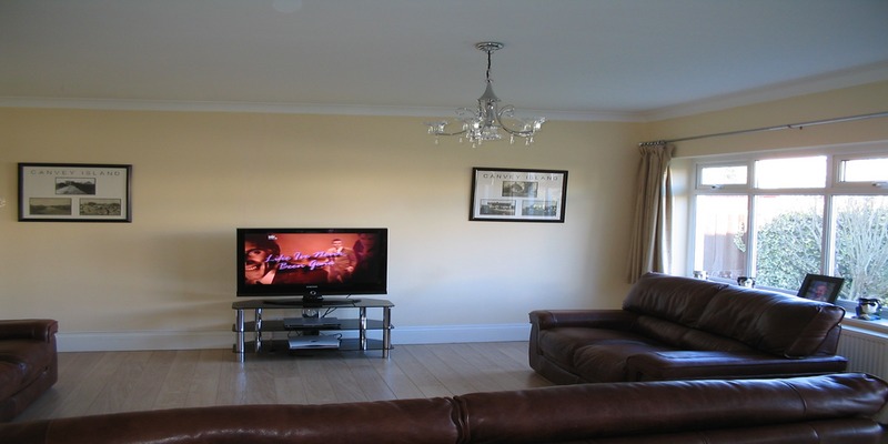 Lounge in Basildon, Essex, featuring freshly painted walls, a clean ceiling, and glossed woodwork, showcasing a polished and inviting interior.